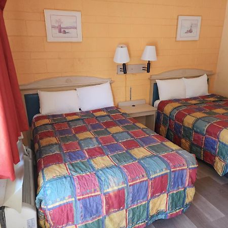 Town House Motel Ланкастер Екстер'єр фото