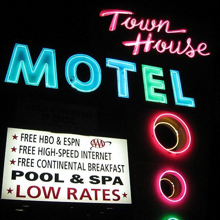 Town House Motel Ланкастер Екстер'єр фото