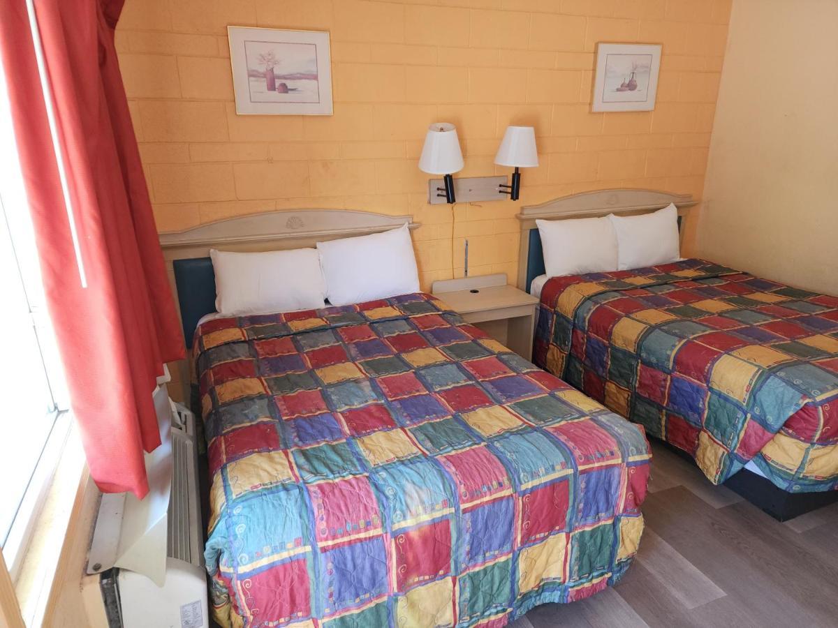 Town House Motel Ланкастер Екстер'єр фото