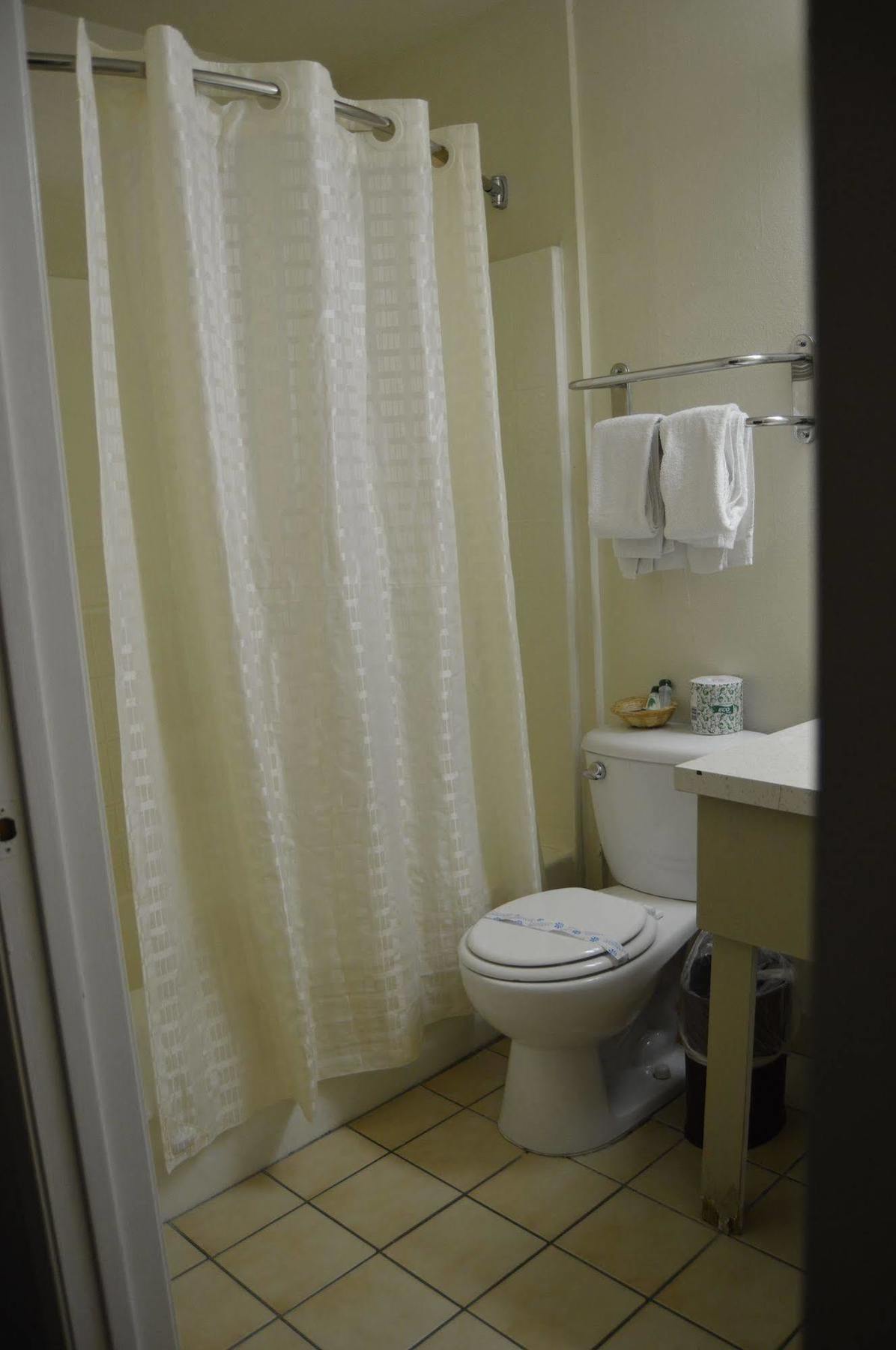 Town House Motel Ланкастер Екстер'єр фото
