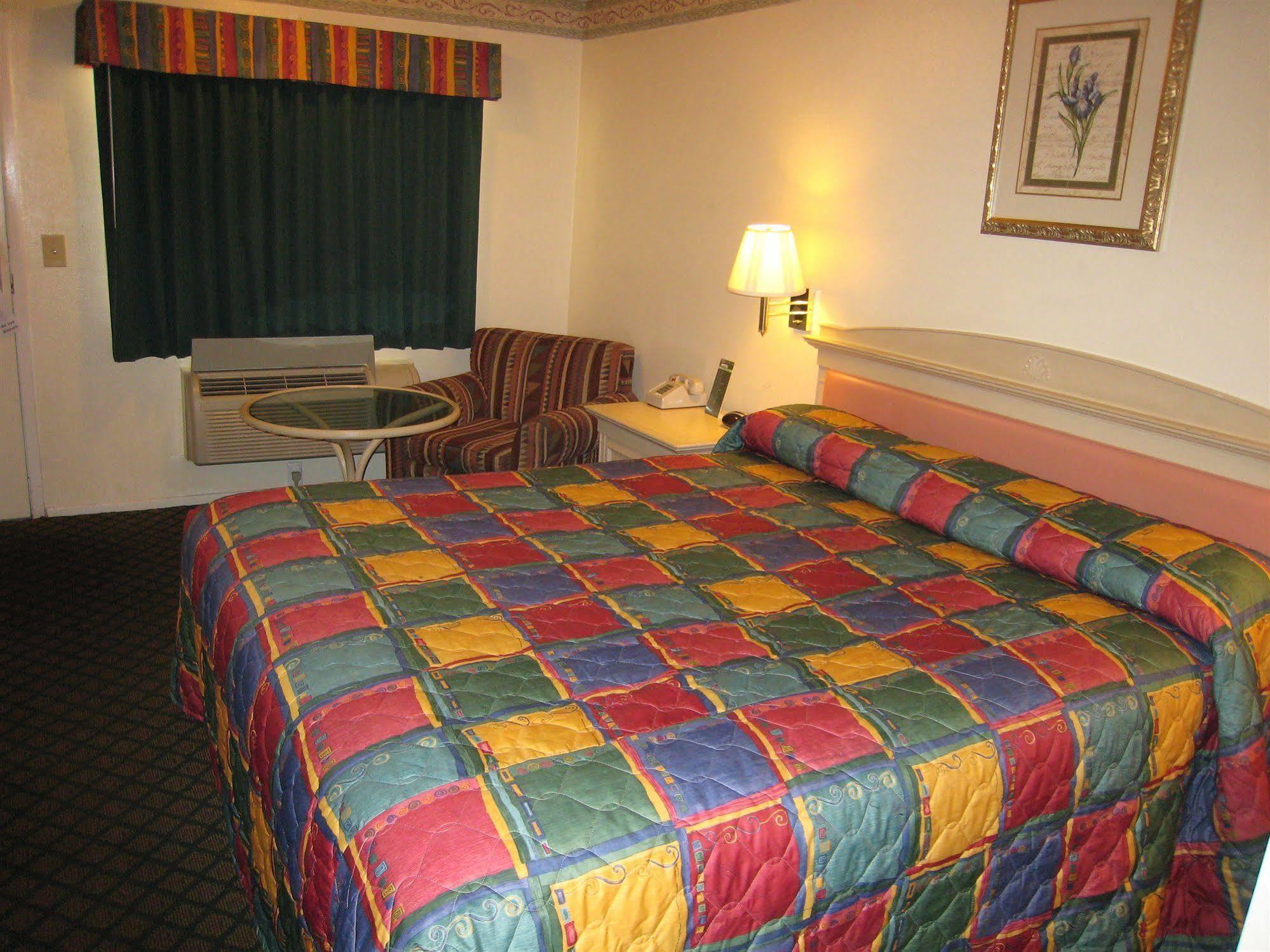 Town House Motel Ланкастер Екстер'єр фото