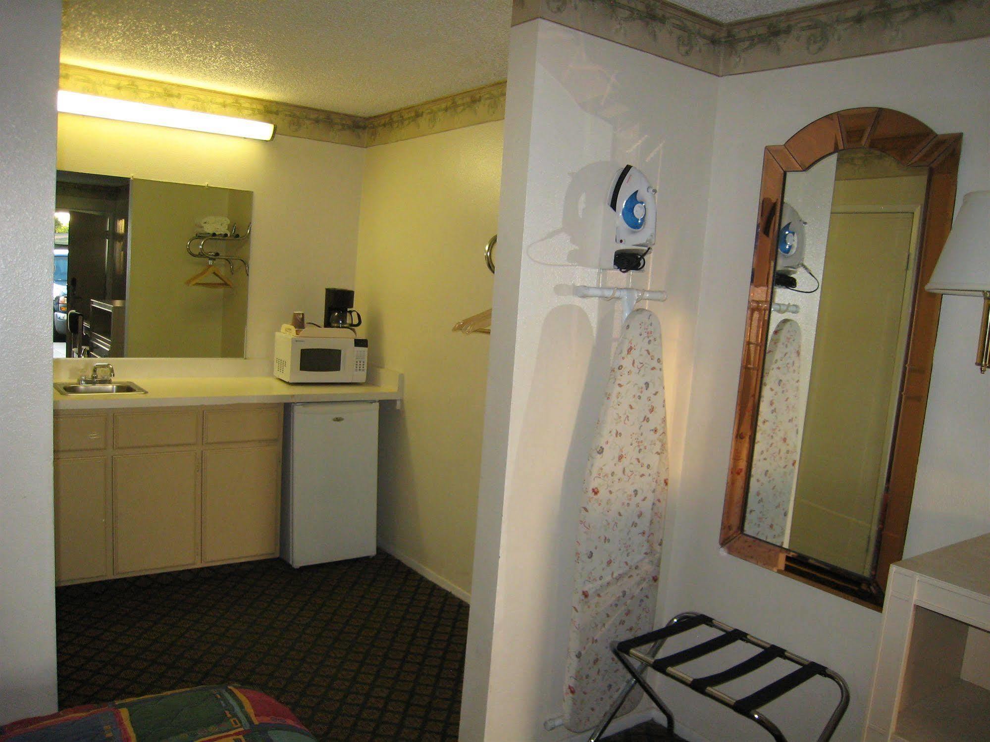 Town House Motel Ланкастер Екстер'єр фото