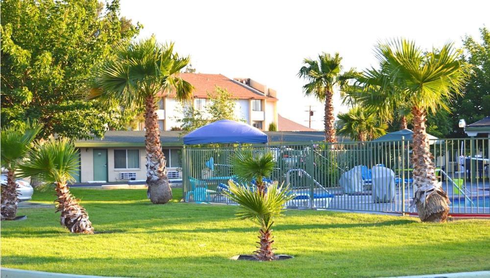 Town House Motel Ланкастер Екстер'єр фото